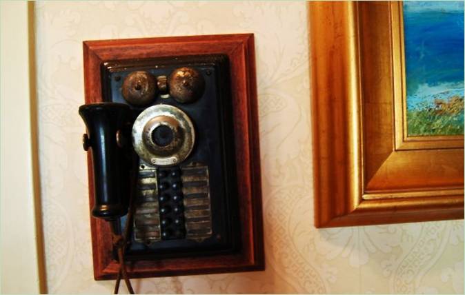 Telefono antico nel corridoio