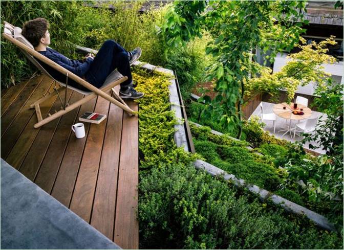 Il bellissimo giardino di casa: una stanza per rilassarsi sia al piano superiore che al piano inferiore