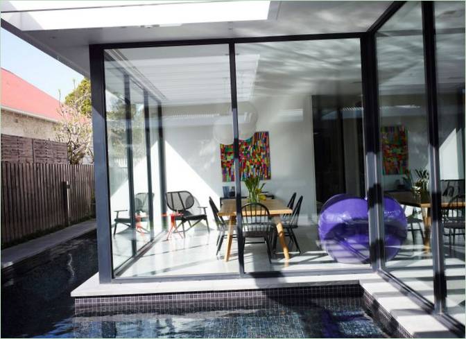 Un design insolito e contemporaneo per una casa indipendente alla periferia di Melbourne, Australia