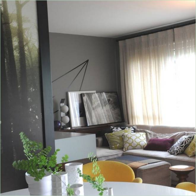 Accenti luminosi negli interni della Residencia Conde de Itu