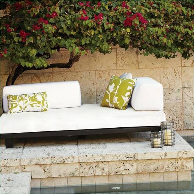 Mobili da giardino: il divano Tillary di West Elm Mobili da giardino: il divano Tillary di West Elm