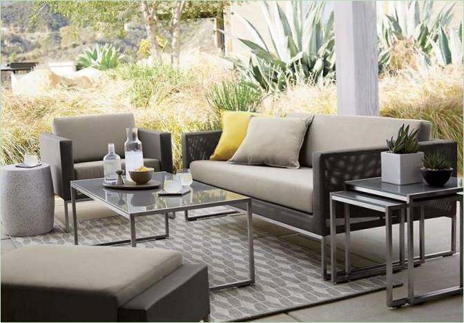 Mobili da cortile contemporanei di Crate & Barrel I mobili da cortile contemporanei di Crate & Barrel