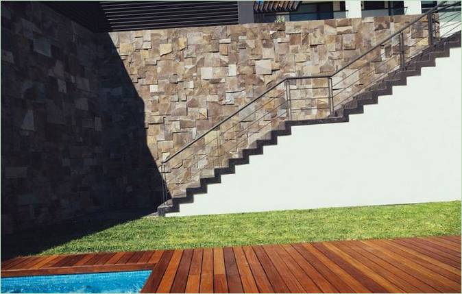 La Villa Residencia R35 in Messico dispone di un cortile e di una piscina