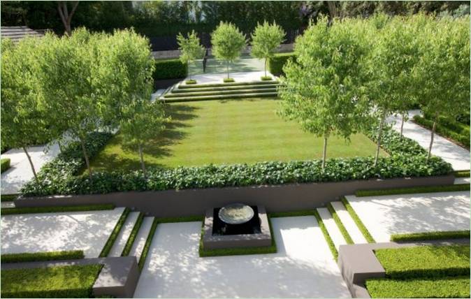 Tendenze moderne nella progettazione del paesaggio - alberi, erba ornamentale e cespugli Tendenze moderne nella progettazione del paesaggio - alberi, erba decorativa e cespugli