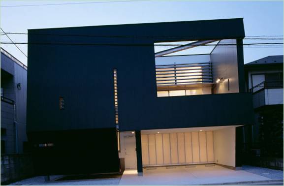 Un insolito edificio Y-House non lontano da Tokyo