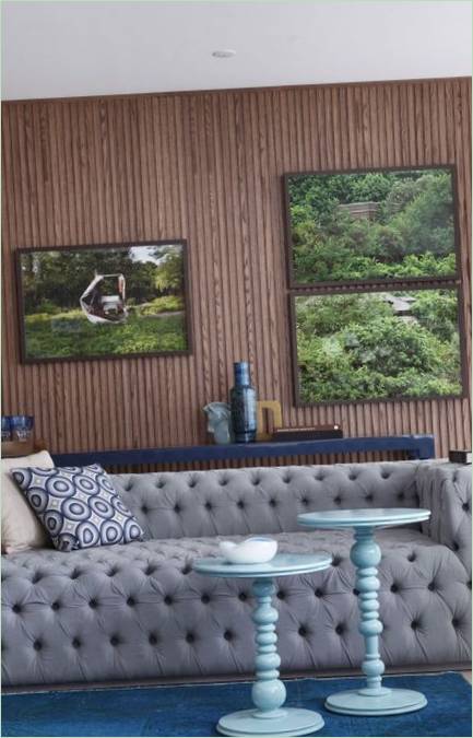 Arredamento del soggiorno in beige e blu