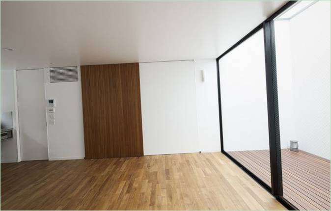 Porte di vetro all'interno della casa privata Mishuku II