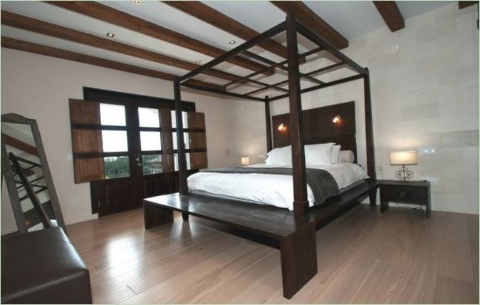 Soffitto a travi in camera da letto