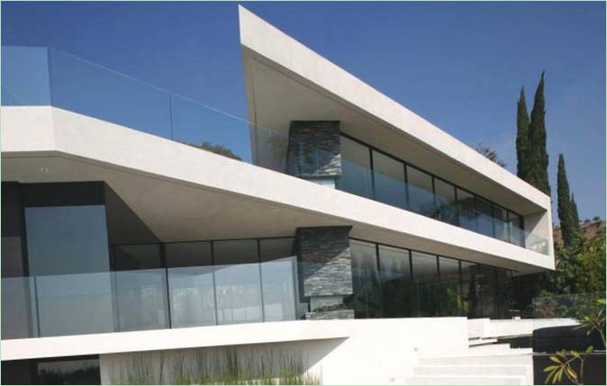 Facciata della casa aperta
