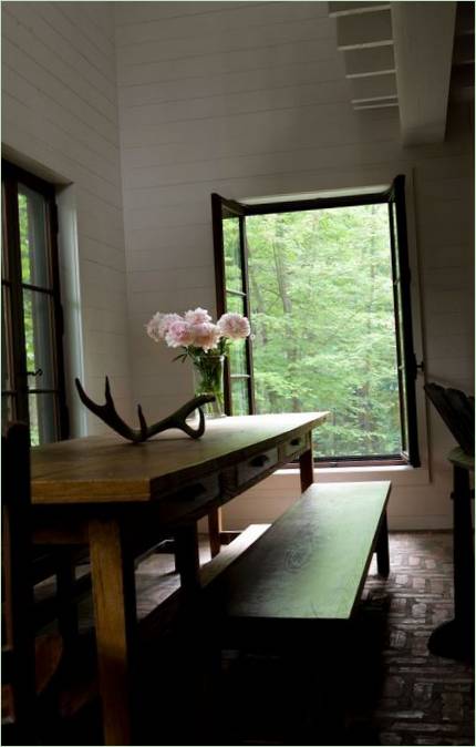 L'interno del rifugio di caccia Fitch Bay Cabin in Quebec