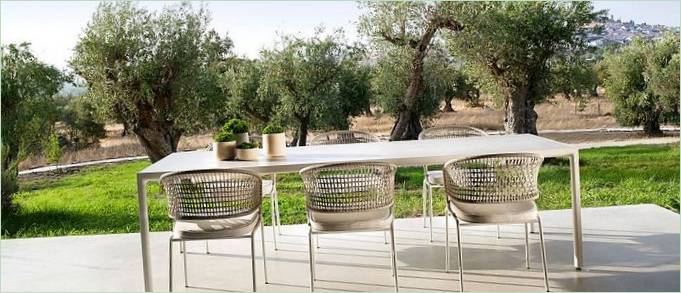 Un bell'esempio di mobili da giardino di design di Contour Outdoor Chairs Un ottimo esempio di mobili da giardino di design di Contour Outdoor Chairs