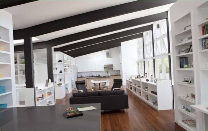 Design d'interni per soggiorni dai colori chiari