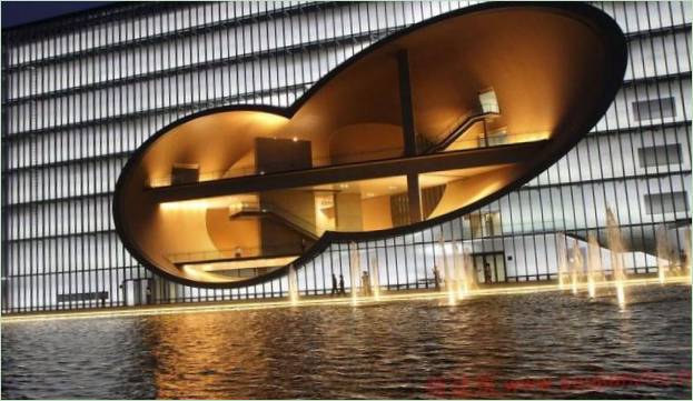 Progettazione di laghi artificiali: il lago artificiale presso il Poly Grand Theatre