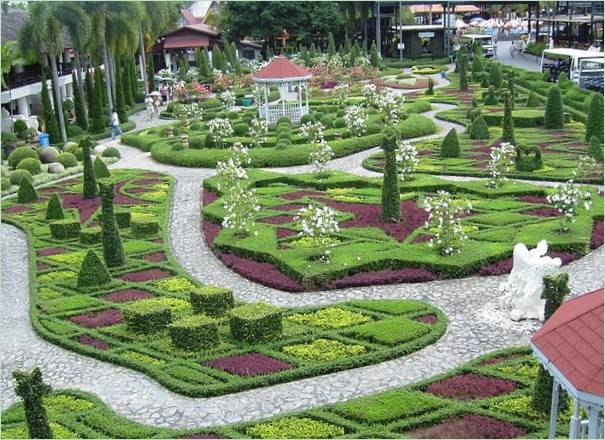 Parco tropicale di Nong Nooch in Thailandia