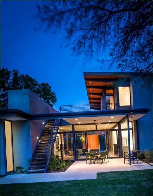 Illuminazione serale del Barton Hills Residence