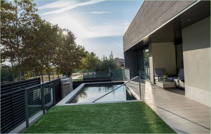 Terrazze moderne per piscine - Foto 17