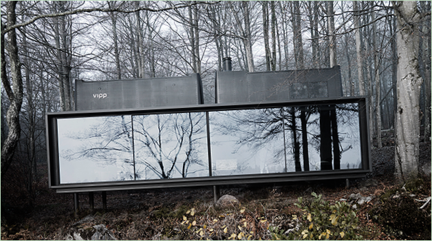Design degli interni di una casa a pannelli nel bosco