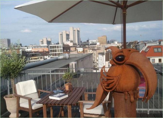 Terrazza sul tetto con lettini