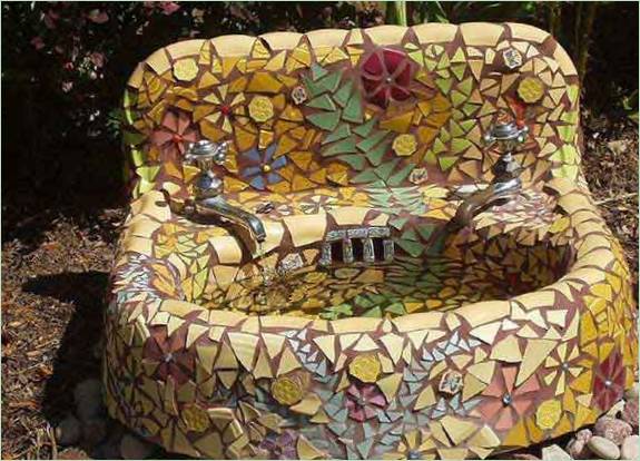 Decorato con conchiglie da giardino a mosaico