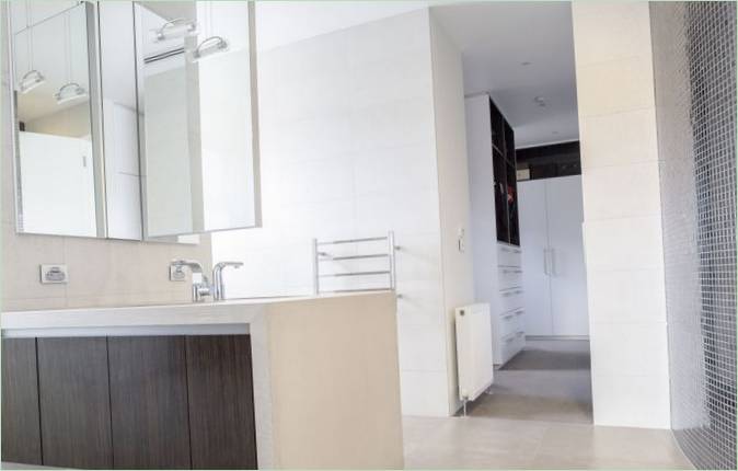 Bagno con cabina armadio