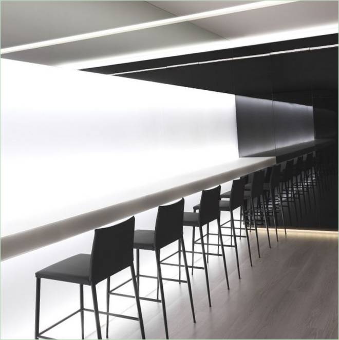 Enoteca moderna L'enoteca Vegamar Selección, progetto di Fran Silvestre Arquitectos, Valencia, Spagna
