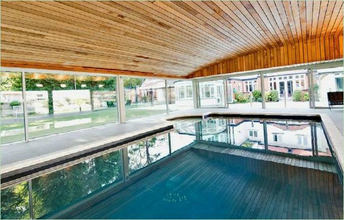 Piscina coperta a White Friars nel Regno Unito