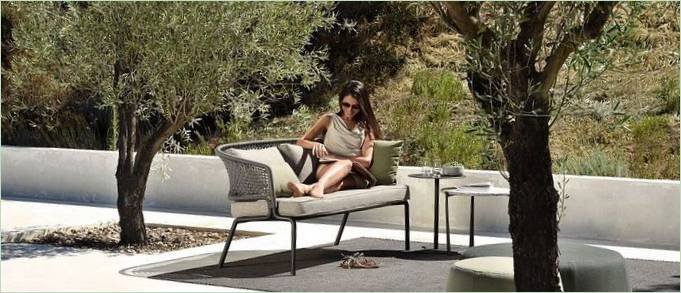 L'esempio perfetto di arredamento da giardino di design Contour Sofa Un esempio perfetto di mobili da giardino di design Contour Sofa