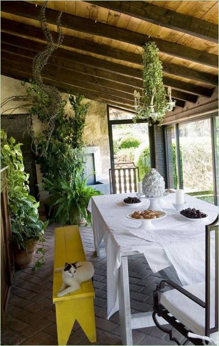 Decorazione della veranda estiva in stile shabby-chic Veranda estiva in stile shabby-chic