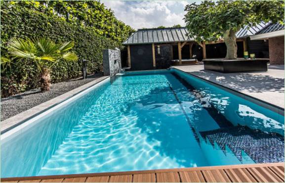 Piscina rettangolare in giardino - foto 3