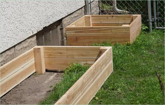 Allestimento del letto alto in legno