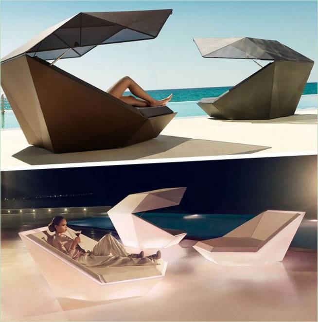 Arredamento moderno per esterni: una chaise longue con copertura