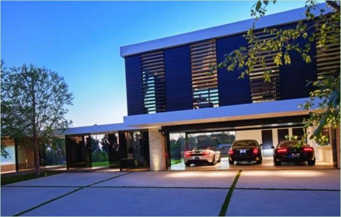 Laurel Way Residence ampio garage