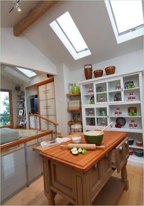 Design degli interni di una piccola cucina con isola