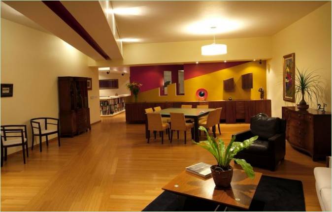 Interni moderni dai colori caldi di DIN interiorismo