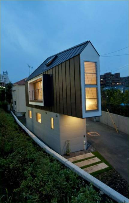 La facciata di un piccolo cottage