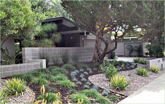 Un'architettura paesaggistica moderna per il giardino esterno della vostra casa