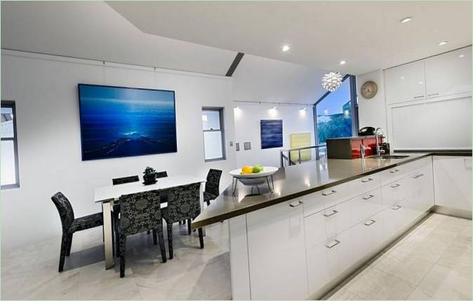 Arredamento moderno della cucina con sala da pranzo in casa a Perth