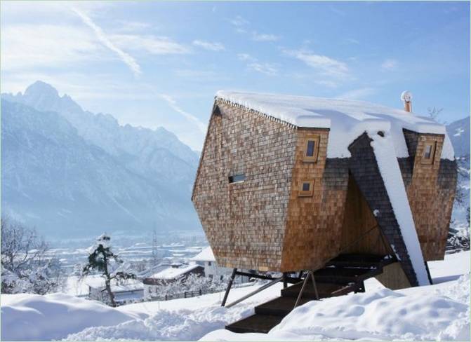 La straordinaria casa di Ufogel nella neve in Austria