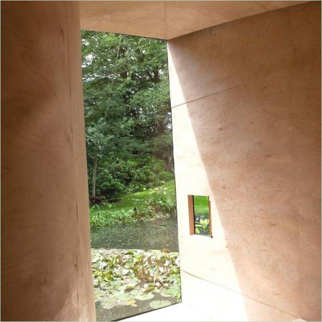 Una capanna nella foresta vicino allo stagno - Forest Pond House