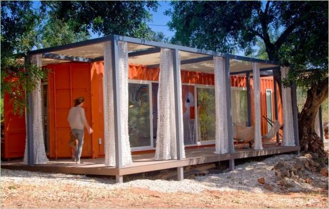 L'esterno del mini-hotel Nomad