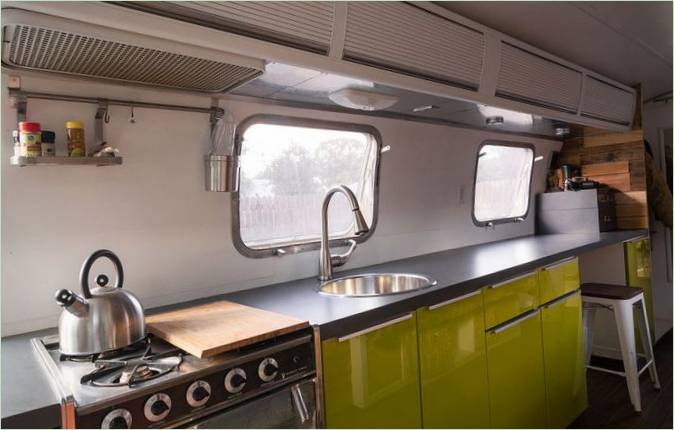 L'interno della casa mobile Airstream