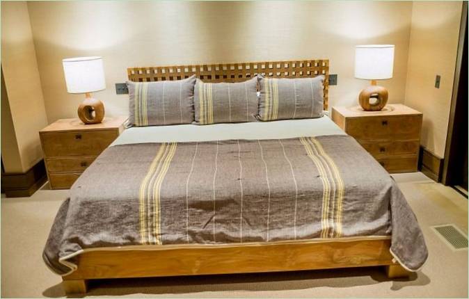 Arredamento di una camera da letto nei toni del grigio