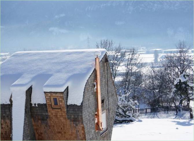 Insolita casa Ufogel nella neve in Austria