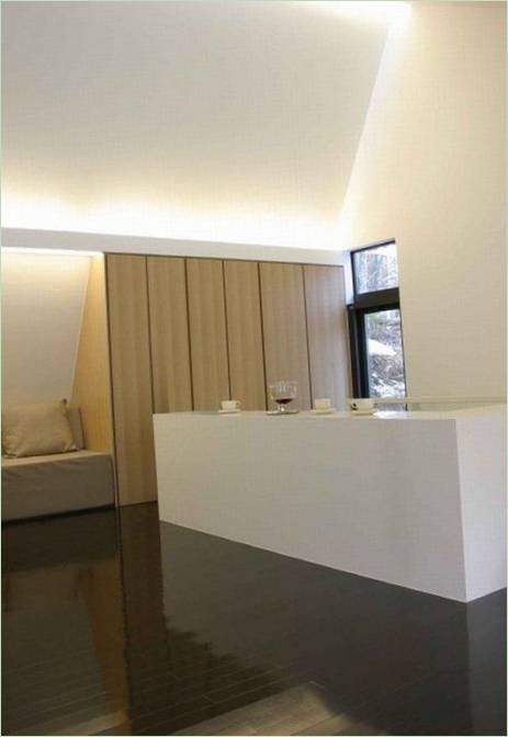 Design d'interni per soggiorni dai colori chiari