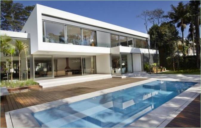 Progetto privato per una villa a due piani su una collina a San Paolo