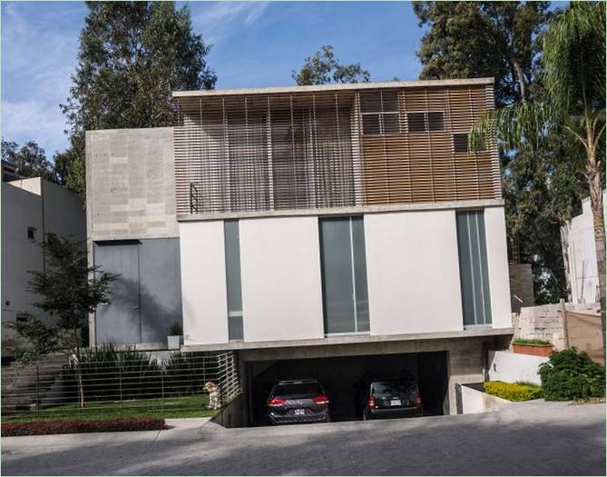 Interni di una casa nella foresta di eucalipto, Zapopan, Jalisco, Messico