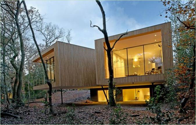 L'esterno di una villa nella foresta olandese