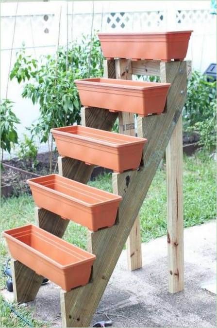 Idee per l'arredo del giardino: un porta piante
