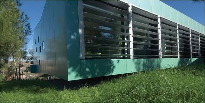 Casa unica tra i pini del progetto Xpiral