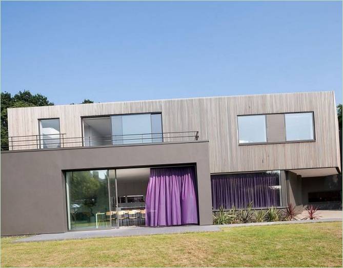 La casa a cuneo irregolare nel Surrey